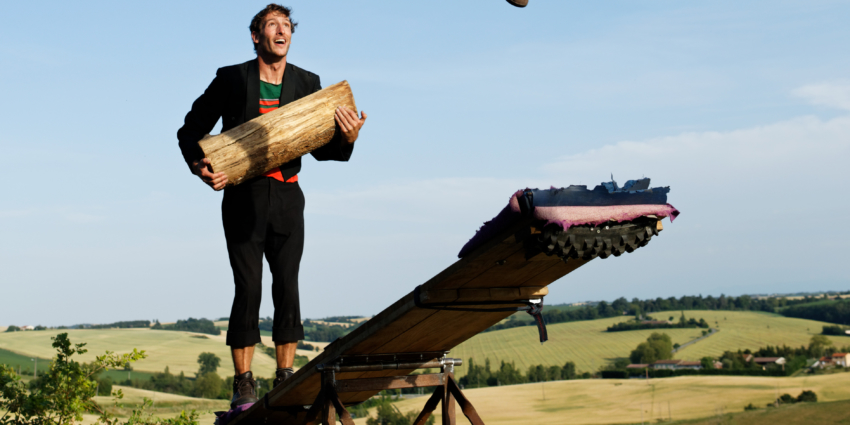 Cirque : « Encore plus », duo de clowns catapultés