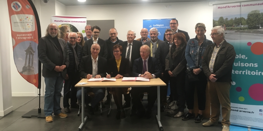 Mond’Arverne communauté a signé le contrat « Ambition Région »