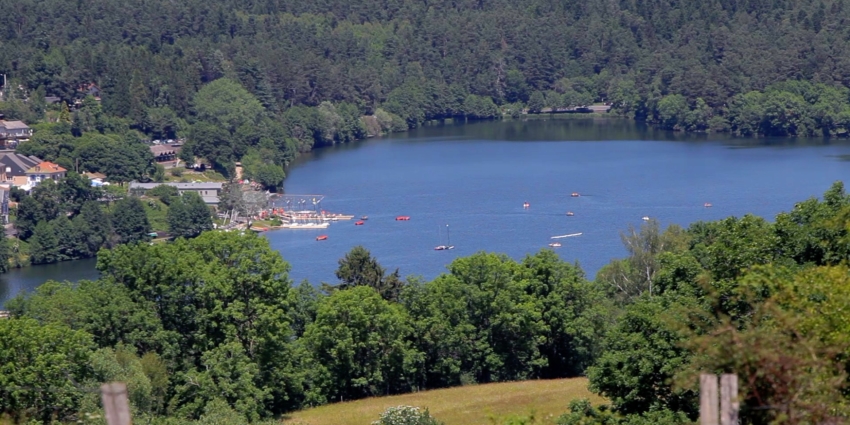 Opération nettoyage aux abords du lac d’Aydat