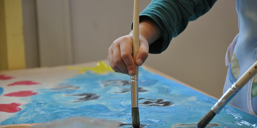 Relais petite enfance : atelier parents-enfants « porteurs et peinture »